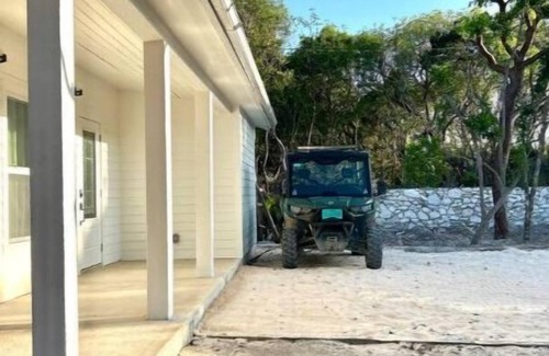 Winding Bay House | 3-bedroom house in welcoming Eleuthera with WiFi, AC