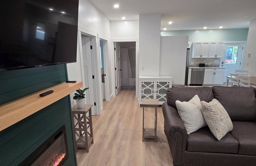 Ellsworth House | 3-bedroom house in wonderful Ellsworth with AC, WiFi sleeps 8