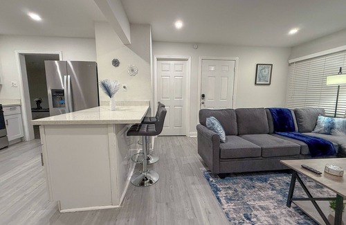 Foster Place House | 3-bedroom house Near Downtown Houston with AC,BACKYARD,KITCHE,FAST WiFi