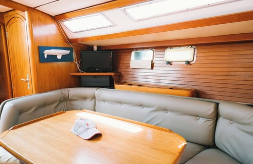 Old Town Boat Rental | 3 Bedroom Houseboat in Catania