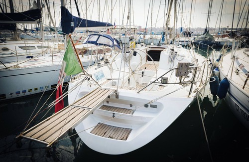 Old Town Boat Rental | 3 Bedroom Houseboat in Catania