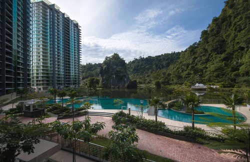 Hulu Kinta Apartment | 3 Bedroom Lakeview Premier Suite #9