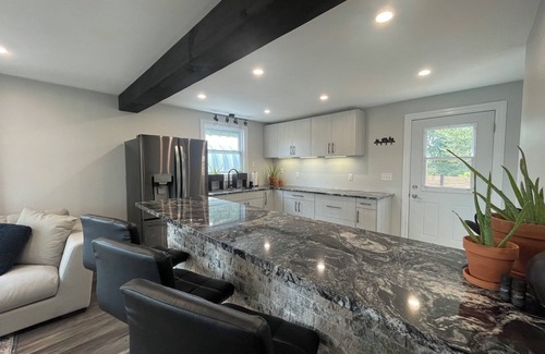 LaSalle House | 3 bedroom LaSalle home bordering Amherstburg & minutes away from Windsor