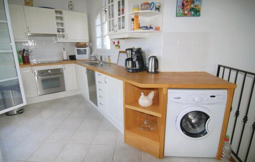 Aigues-Mortes House | 3 Bedroom Lovely Home In Aigues-Mortes