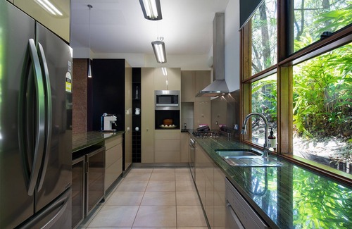 Weyba Downs House | 3 Bedroom Luxury Lakehouse - Stunning 3 bedroom Lakefront house with double spas