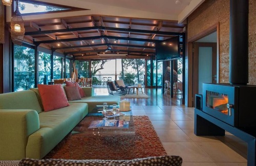 Weyba Downs House | 3 Bedroom Luxury Lakehouse - Stunning 3 bedroom Lakefront house with double spas