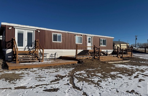 Natrona County House | 3-bedroom mobile home with horse pasture in welcoming Evansville with WiFi