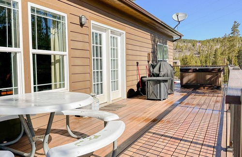 Winter Park Highlands House | 3 Bedroom mountain home right outside of Winter Park and Granby. Dog Friendly!