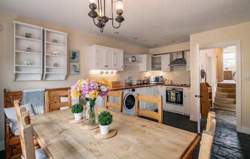 Kenmare House | 3 bedroom pet friendly home in the heart of Kenmare town
