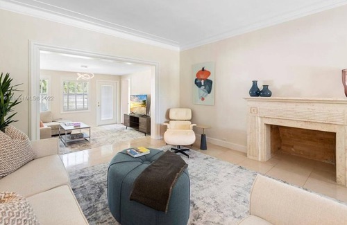 La Gorce Apartment | 3 Bedroom Single family 325518 by Houzlet