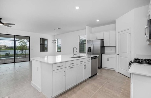 Estero Apartment | 3 Bedroom Single family 428743 by Houzlet