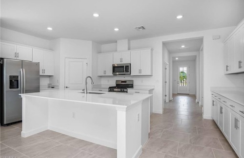 Estero Apartment | 3 Bedroom Single family 428743 by Houzlet