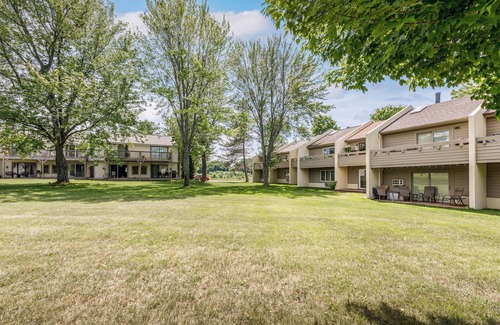 Cedar House | 3-bedroom townhome in charming Cedar with AC, WiFi. Enjoy your stay!
