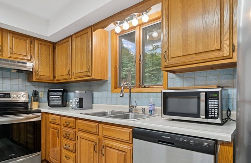 Cheat Lake House | 3 Bedroom Townhome next to Cheat Lake/Sunset Beach Marina!