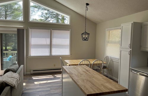 Kenyon House | 3-bedroom vacation home 5 minutes from the beach with beach parking
