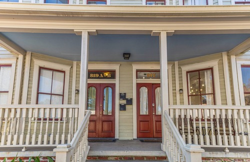 Thomas Square House | 3 Bedroom Victorian Townhouse - Near SCAD & Forsyth Park