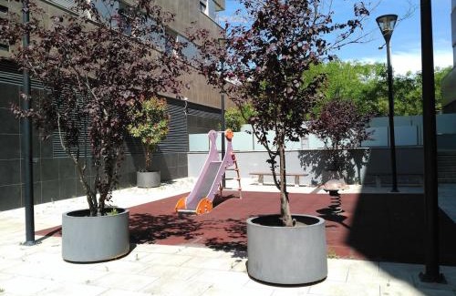 Sant Adria de Besos Apartment | 3 BEDROOMS, 2 BATHROOMS FOR 6 PAX, SWIMMING POOL, FREE PARKING and NEAR THE BEACH!
