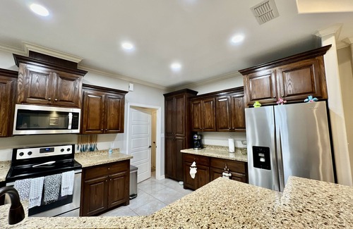 Brownsville House | 3 bedrooms, 2 baths, open concept kitchen and living