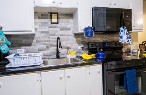 Cane Hill House | 3 Bedrooms in paradise w/fruit trees 3 mins-Oistins!