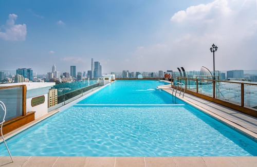 Phuong 6 Apartment | 3 Bedrooms Luxury Apartment, Skyline Pool,1 km from Ben Thanh Market