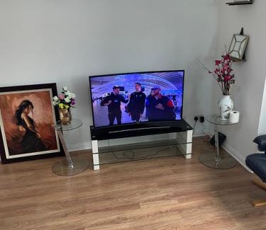 North Glasgow Apartment | 3 beds ,2 bedroom apartment near city centre Glasgow