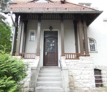 Charlottenburg-Wilmersdorf House | 3 Bett Zimmer in Villa mit Gemeinschaftsbad