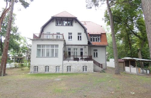 Charlottenburg-Wilmersdorf House | 3 Bett Zimmer in Villa mit Gemeinschaftsbad