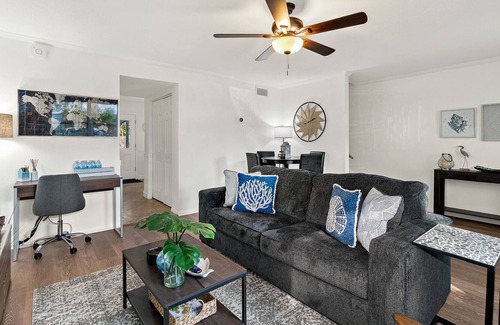 Cape Caneveral Beach Gardens House | 3 BR 1.5 BATH, Near Nasa, SpaceX, & 4 Blocks to Beach! 50 Minutes to Orlando.