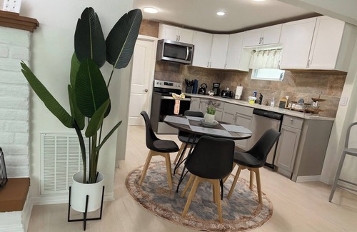 Osprey House | 3 BR Charming cozy coastal house🐬minutes away from Siesta Key & Venice beach
