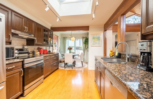 Upper Lonsdale House | 3 BR house in a true craftsman home in North Vancouver With DT View.