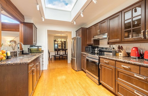 Upper Lonsdale House | 3 BR house in a true craftsman home in North Vancouver With DT View.