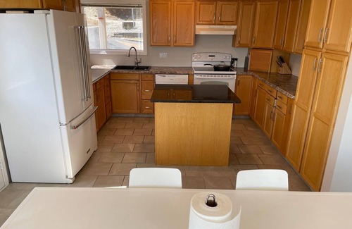 Central Okanagan House | 3 BR Upper Floor With Massive Lake view