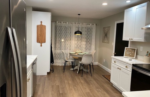 Springfield House | 3 BR, w/garage &1BR set up as home office w/printer