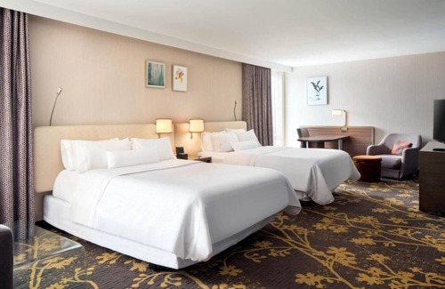 Downtown Cleveland Hotel | 3 Convenient Rooms Near Rock and Roll Hall of Fame w/Plush Bedding