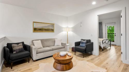 Caton House | 3 Firefly Mountain Suites by AvantStay 18 Guests Heated Pool Firepits Arcade Playground