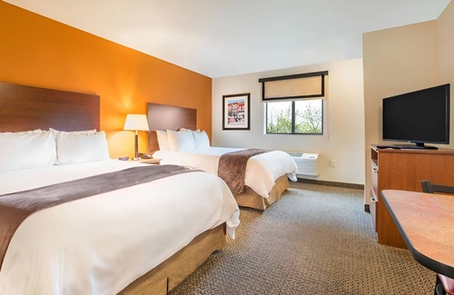 Wixom Hotel | 3 Home-Like Rooms w/Full Kitchen Perfect Owners - Enjoy Paradise Park!
