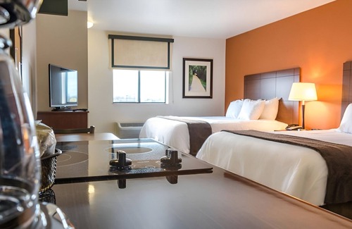 Wixom Hotel | 3 Home-Like Rooms w/Full Kitchen Perfect Owners - Enjoy Paradise Park!
