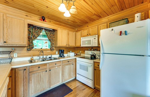 Byrdstown Cabin | 3 Mi to Dale Hollow Lake: Wooded Retreat w/Decks!