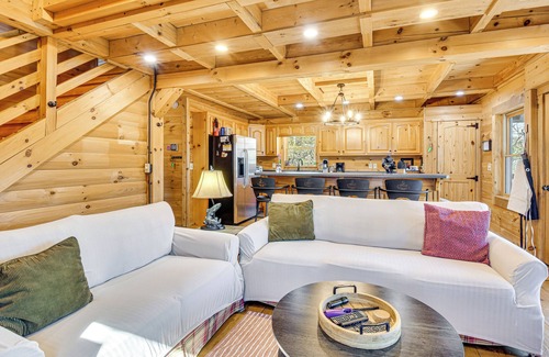 Clayton Cottage | 3 Mi to Dtwn Clayton: Cabin w/Trail Access!