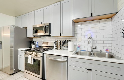 Downtown Phoenix Apartment | 3 Mi to Dtwn Phoenix: Apt w/Shared Patio