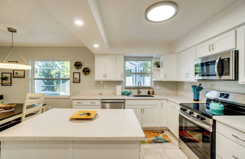 South Venice House | 3 Mi to Manasota Key: Stylish Single-Story Home!