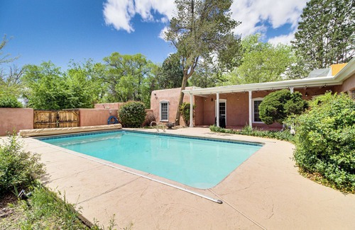 Near North Valley House | 3 Mi to Zoo & Garden: ABQ Home w/Heated Pool!