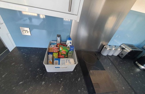 Yeading Apartment | 3 miles Ruislip - 1 mile Southall - 3 miles Northolt - B