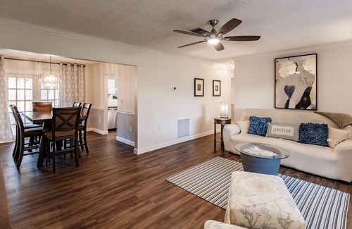 South Gate Ridge House | 3 Miles to the Beach, perfect for long stays!
