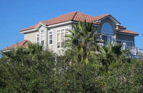 Plantation House | 3 Min Direct Walk to the Beach, Large Pvt Pool, Comp Beach Equipment & Much More