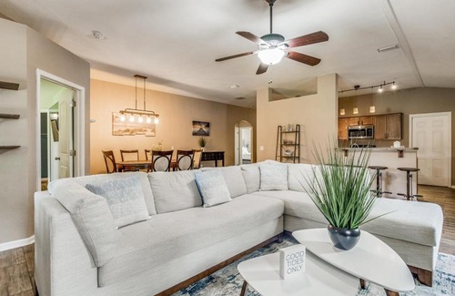 Navarre House | 3 Min to Beach Spacious&Stylish Fully Stocked Home