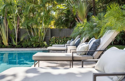 Birch Park Finger Streets House | 3 minutes walk to the Beach Family Vacation Home with Private Pool and Jacuzzi