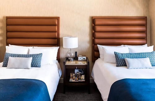 Downtown Portland Hotel | 3 Modern Units at Dossier Hotel Near Largest Portland Sunday Market! Parking!