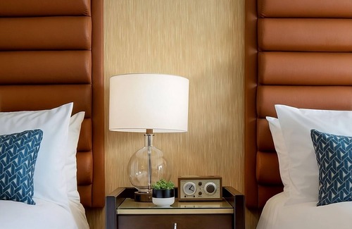 Downtown Portland Hotel | 3 Modern Units at Dossier Hotel Near Largest Portland Sunday Market! Parking!