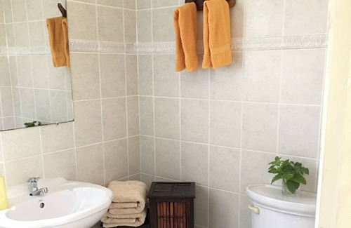 Opal House | 3 people Studio Apt. Walking distance to the Beach 🏖Great for Windsurfers